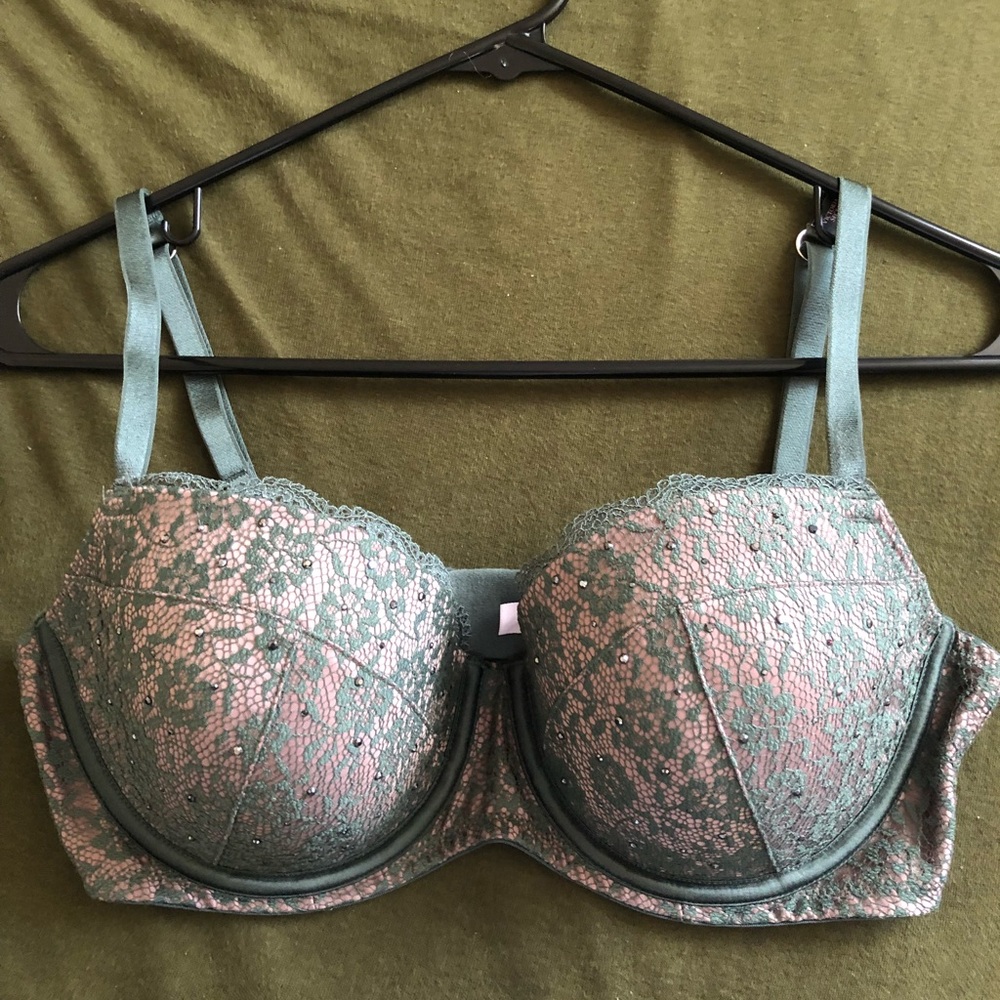 Bejeweled Victoria Secret bra ✨